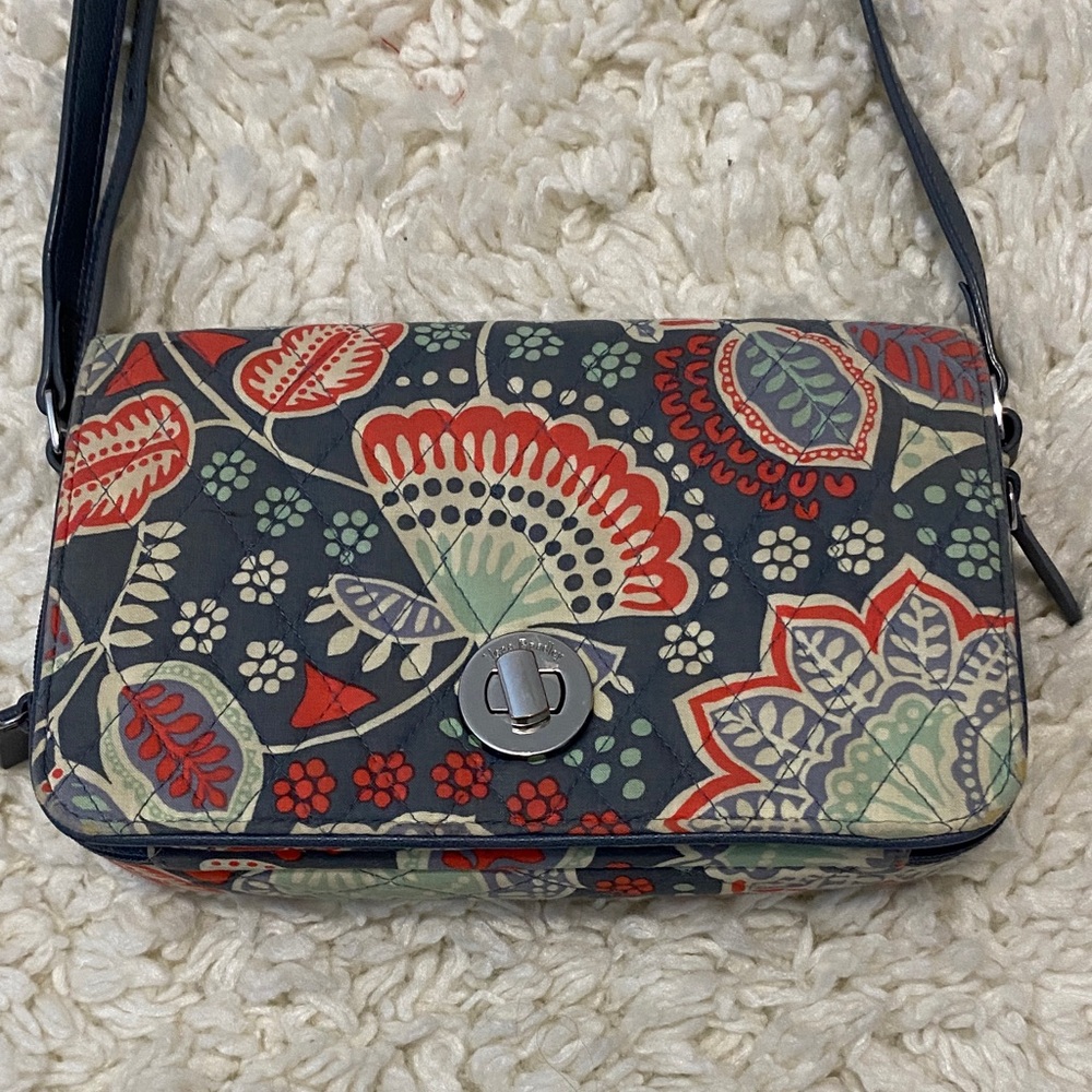 Vera Bradley Nomadic floral turn lock crossbody purse/ bag with leather strap ¥